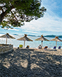 plaža i suncobrani